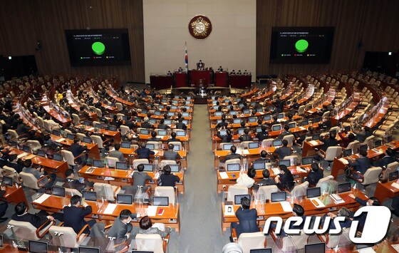 대북전단금지법 개정안이 지난달 14일 국회에서 통과됐다. 2020.12.14/뉴스1 © News1 박세연 기자