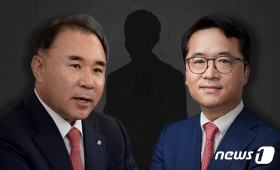 윤홍근 BBQ회장(왼쪽)과 박현종 bhc 회장© News1 최수아 디자이너