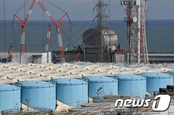 일본 후쿠시마 제1원자력발전소 내 방사성 오염수 탱크 © AFP=뉴스1