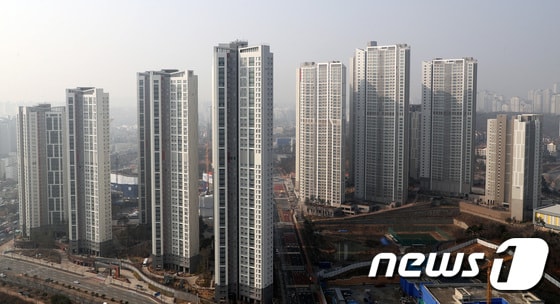 경기도 수원시내 아파트의 모습. 2020.2.14/뉴스1 © News1 조태형 기자