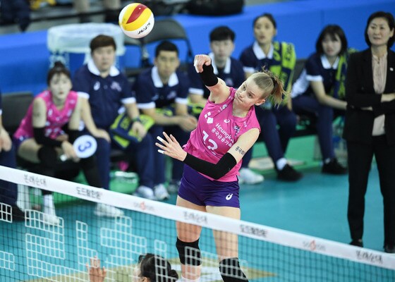 2020-21시즌에도 다시 핑크색 유니폼을 입게 된 루시아 프레스코. .(KOVO 제공)© 뉴스1