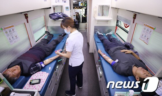 코로나19로 혈액 수급난…서울시 공무원들 헌혈 동참