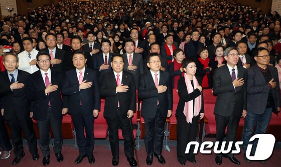 한국당·새보수당 합친 미래통합당 상징색은 ‘해피 핑크’ 
