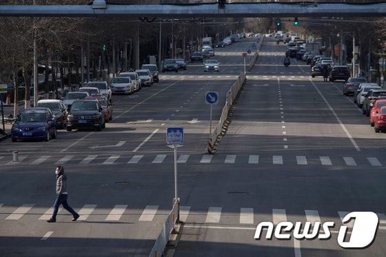 코로나19 확산으로 텅 빈 중국 베이징 한 거리 © 로이터=뉴스1 © News1 윤다혜 기자