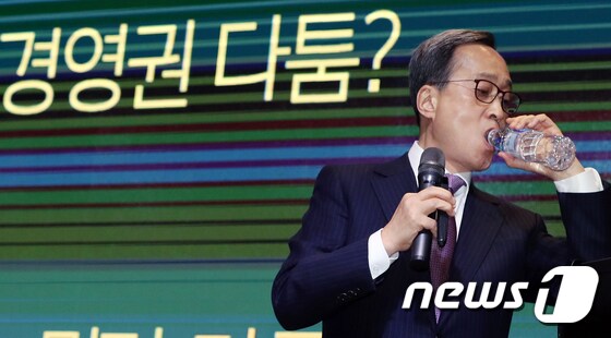 '3자 연합이 내세운 사내이사 후보' 목 타는 김신배