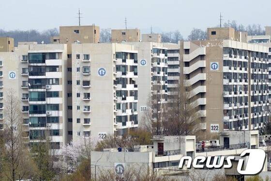 자료사진. 서울 강동구 둔촌주공아파트단지의 예전 모습. © News1