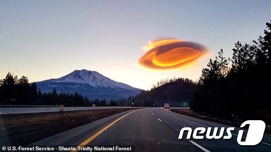 미국 캘리포니아주 샤스타 트리니티 국립공원에 나타난 UFO 형상의 괴형체. © 뉴스1