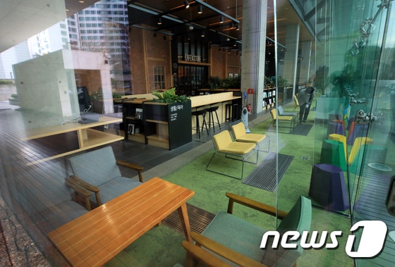 경기도 성남시 네이버 본사 1층 도서관이 텅 비어있다. 2020.2.26/뉴스1 © News1 구윤성 기자