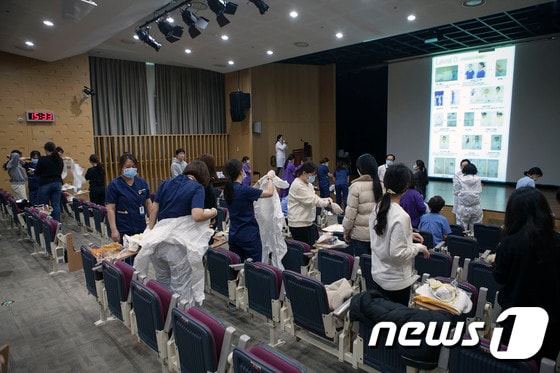 코로나 19 대응 준비하는 서울의료원 의료진