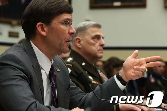 마크 에스퍼 미국 국방장관(왼쪽)과 마크 밀리 합참의장 <자료사진>  © AFP=뉴스1 © News1 우동명 기자