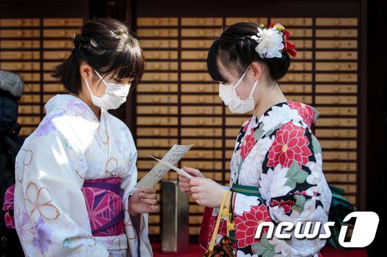 마스크를 착용한 일본 여성들. <자료사진> © AFP=뉴스1