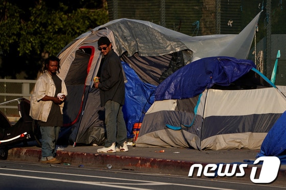 지난 1월22일 촬영된 미국 캘리포니아주 로스앤젤레스 텐트촌 노숙자들. © 로이터=뉴스1 © News1 강민경 기자