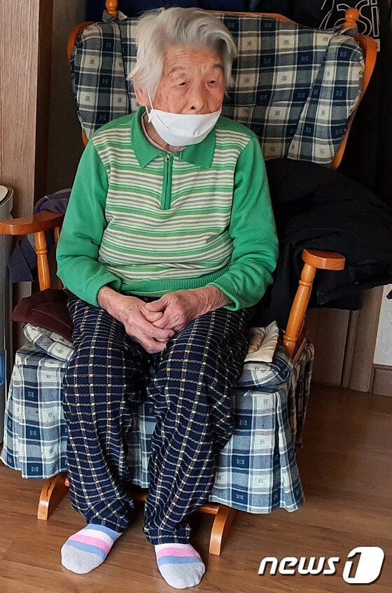 코로나19 극복한 청도 97세 황영주 할머니(청도군제공)2020.3.26/© 뉴스1