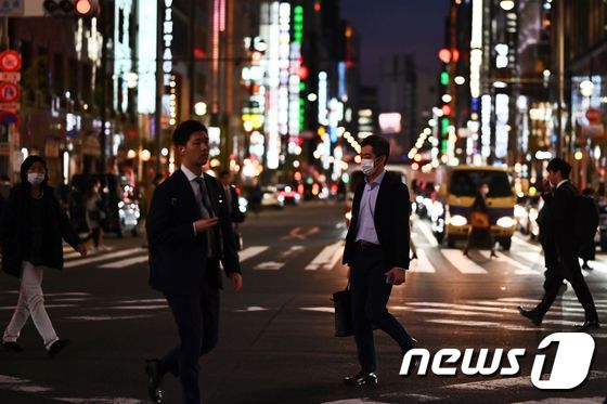 일본 도쿄 긴자 거리를 걷는 시민들 <자료사진> © AFP=뉴스1