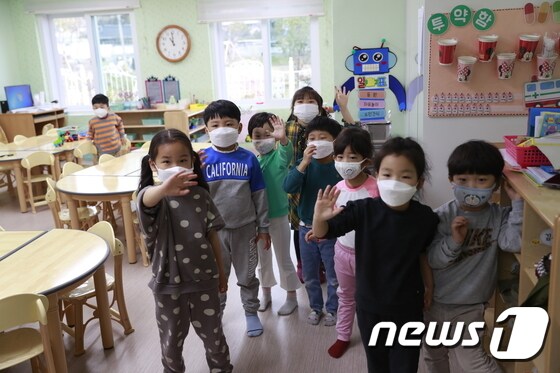 마스크를 쓴 어린이들.(보성군 제공)/뉴스1 © News1 지정운 기자