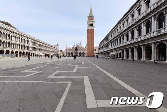 5일 코로나19 확산 속 이탈리아 베네치아 산마르코 광장이 텅 비어 있다. © AFP=뉴스1 © News1 우동명 
