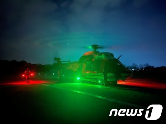 야간산불진화 헬기가 이륙하는 모습  © 뉴스1