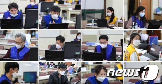 신종 코로나바이러스 감염증(코로나19) 한의진료 전화상담센터에서 자원봉사 중인 한의사들 모습.© 뉴스1