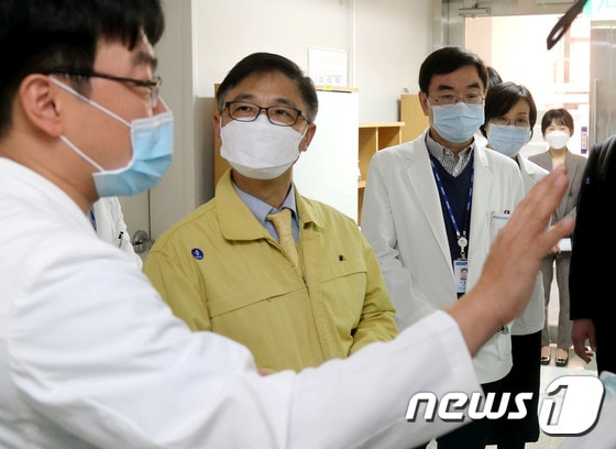 정병선 차관, 한국원자력의학원 격리병동 점검