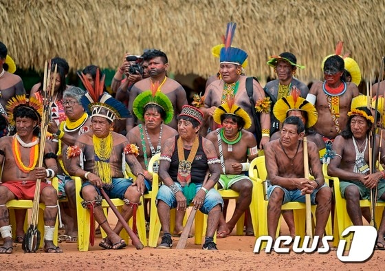브라질 아마존 원주민. (Photo by CARL DE SOUZA / AFP)