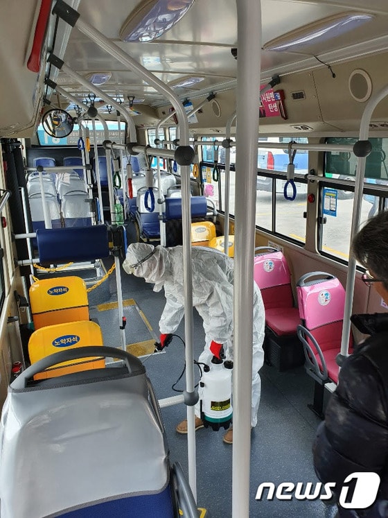 부산 버스 방역 모습 (부산버스조합 제공) © 뉴스1 DB