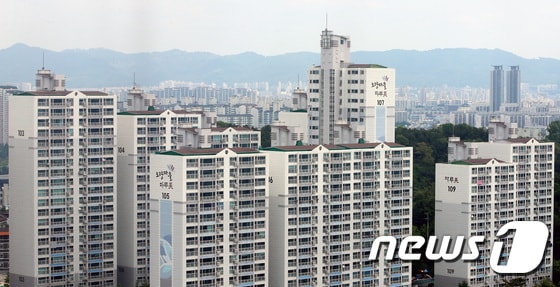 대전의 아파트 매매 및 전세 가격은 8월 둘째 주에도 하락세를 이어갔다.(서구 복수동에서 바라본 대전시내 모습)    © News1 김기태 기자
