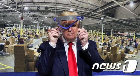 포드 공장을 방문한 도널드 트럼프 대통령 © 로이터=뉴스1