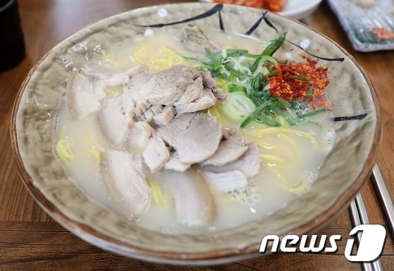 제주 향토음식 고기국수.2020.5.22 /뉴스1© News1 홍수영 기자