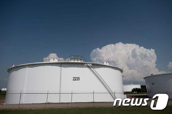 미국 오클라호마주 쿠싱의 원유 저장탱크/AFP=뉴스1