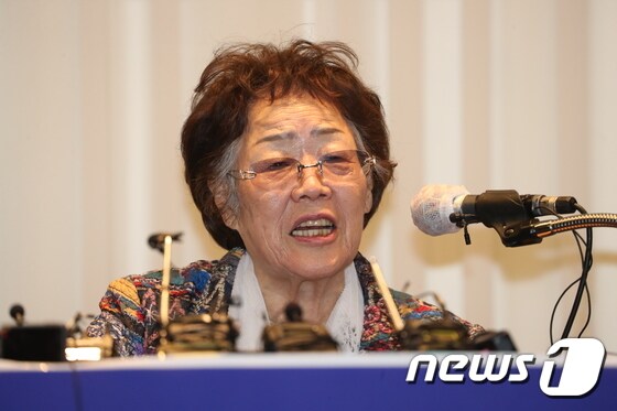 일본군 위안부 피해자 이용수 할머니가 25일 오후 대구 수성구 만촌동 인터불고 호텔에서 기자회견을 하고 있다. 2020.5.25/뉴스1 © News1 공정식 기자
