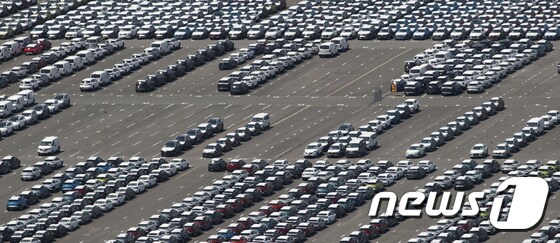 이날 현대자동차 울산공장 야적장에 완성차들이 대기하고 있다. 2020.5.29/뉴스1 © News1 윤일지 기자