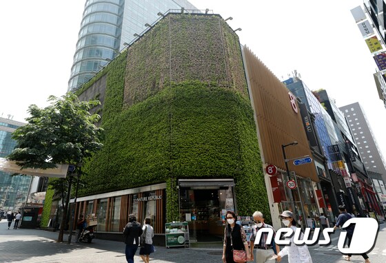 서울에서 가장 비싼 땅 '명동 네이처리퍼블릭'