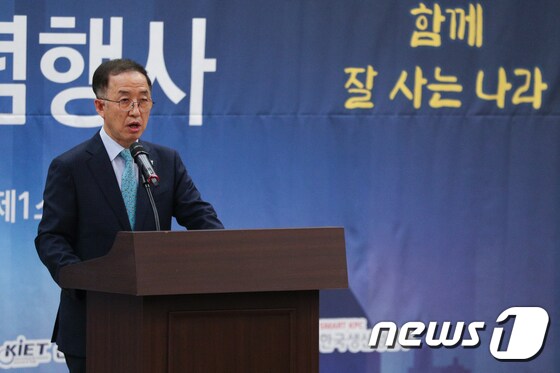 김사열 국가균형발전위원장. 2020.5.7/뉴스1 © News1 성동훈 기자