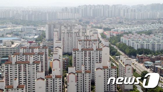 경기도 수원 시내 아파트의 모습. 2020.6.17/뉴스1 © News1 조태형 기자