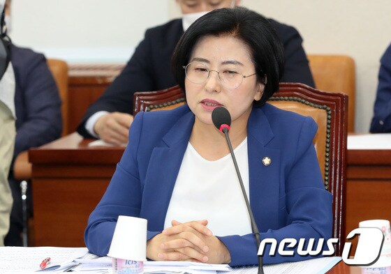 양경숙 더불어민주당 의원 2020.6.17/뉴스1 © News1 박세연 기자