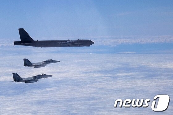 미국 공군 폭격기 B-52H 훈련 비행.(미국 태평양 공군사령부 홈페이지)  © News1 민경석 기자