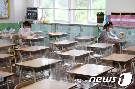3일 대구 한 초등학교에서 학생들이 수업을 준비하고 있다./뉴스1 © News1 공정식 기자