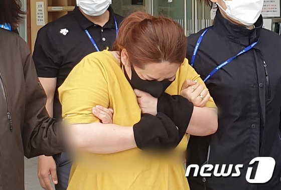 9세 의붓아들이 거짓말을 했다는 이유로 7시간이 넘게 여행용 가방에 가둬 심정지 상태에 이르게 한 40대 계모가 지난 3일 오후 구속됐다.© News1 김아영 기자