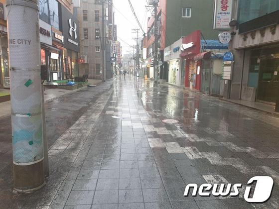 폭우로 강릉 시내가 한산하다. 2020.6.30/뉴스1 © News1