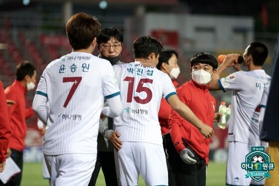 K리그2 무대에서 자신도 새로운 도전에 나서고 있는 황선홍 대전하나시티즌 감독. (한국프로축구연맹 제공) © 뉴스1