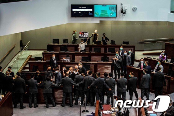 홍콩 의회인 입법회가 지난 4일 논란 끝에 중국 국가(國歌)를 모독하는 행위를 처벌하는 '국가법'을 통과시켰다. © AFP=뉴스1