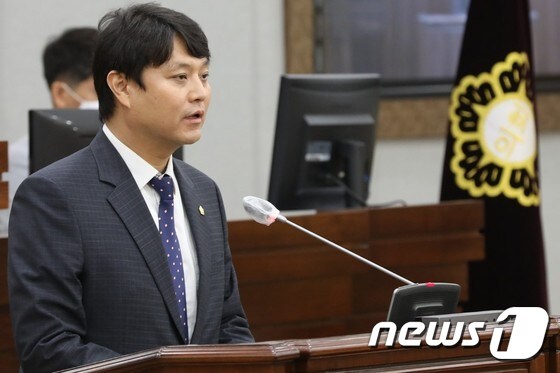 조석환 신임 수원시의회 의장. © 뉴스1