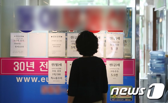 10일 오후 서울 강남구 공인중개업소의 모습. 2020.7.10/뉴스1 © News1 김진환 기자