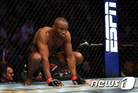 UFC 웰터급 타이틀을 방어한 카마루 우스만. © AFP=뉴스1