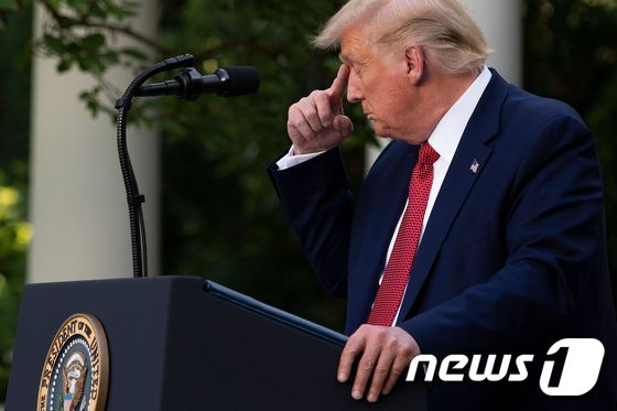 도널드 트럼프 미국 대통령은이 14일(현지시간) 워싱턴 백악관 로즈가든에서 기자회견을 하고 있다. © AFP=뉴스1 © News1 우동명 기자