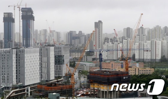 24일 세종시 밀마루 전망대에서 바라본 아파트 . 2020.7.24/뉴스1 © News1 장수영 기자