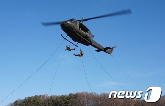 육군 UH-1H 헬기.(국방일보 제공)© 뉴스1
