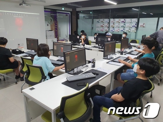 충청북도진로교육원 진로직업체험 프로그램 운영 모습.(사진은 기사 내용과 무관함)© News1