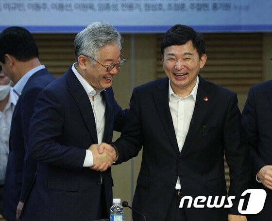 이재명 더불어민주당 상임고문과 원희룡 국토부 장관 후보자. © News1 