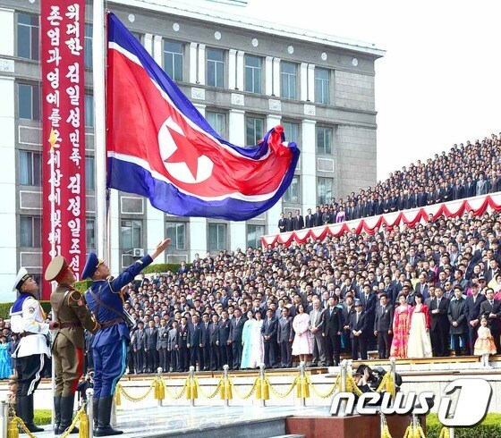 북한, ICBM '화성-14형' 발사 3년 기념…"영예로운 승리자 되자"